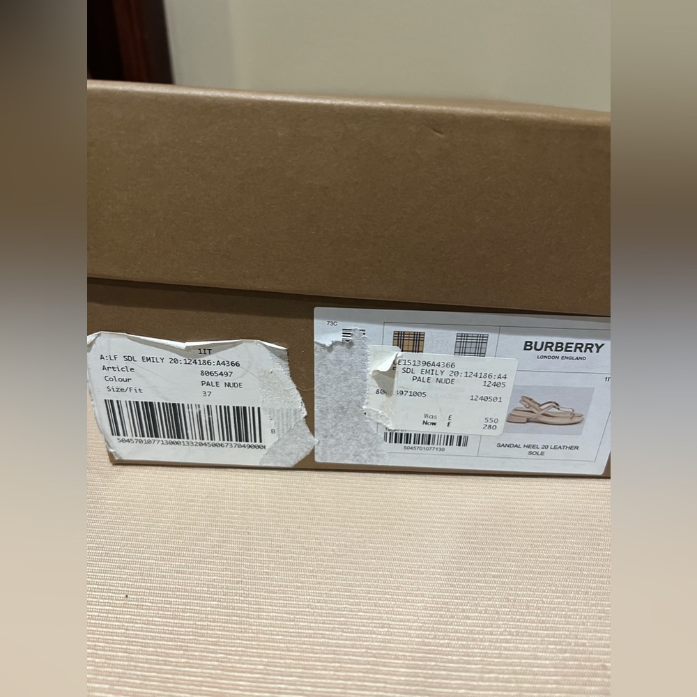 NIB- Burberry Emily 20 sandals - Picture 5 of 5